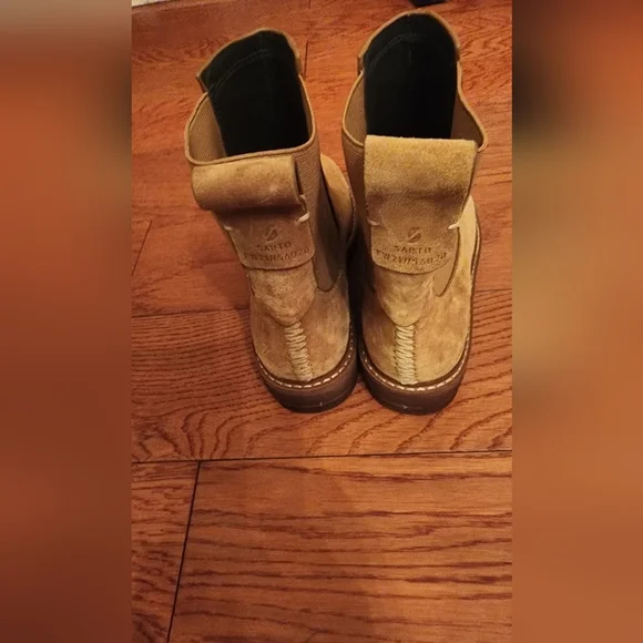 New sarto,suede, ankle boots camel color size 5 - Picture 3 of 4